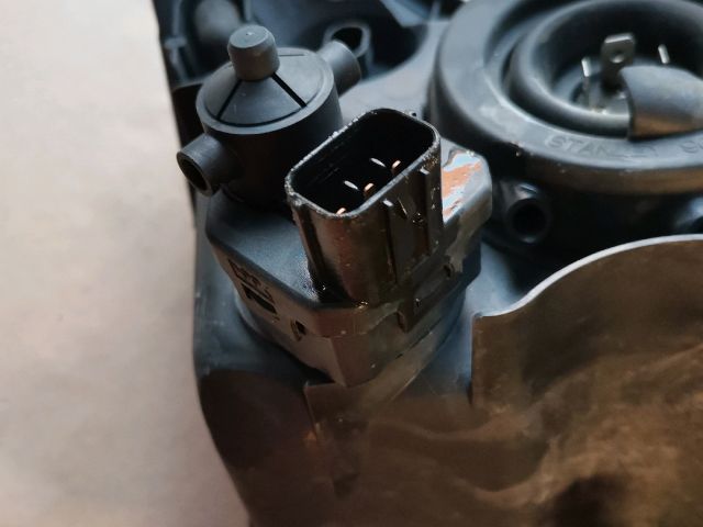 bontott SUZUKI IGNIS II Bal Fényszóró