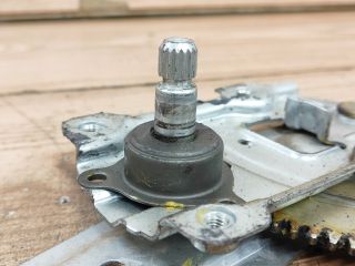 bontott SUZUKI IGNIS II Bal hátsó Ablakemelő Szerkezet (Mechanikus)