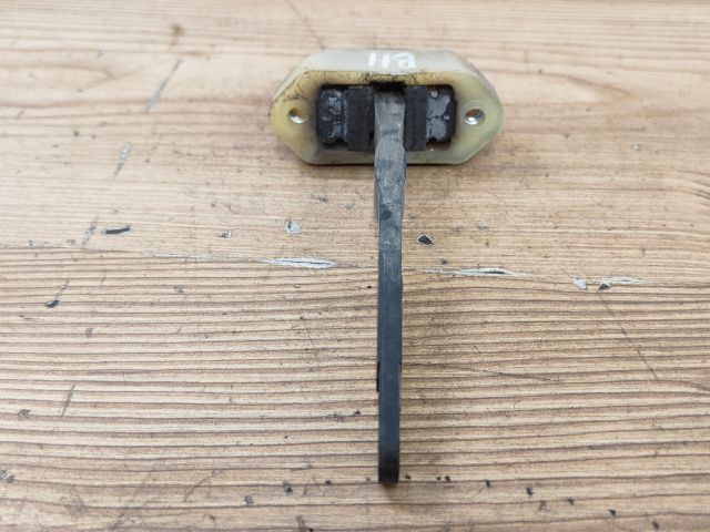 bontott SUZUKI IGNIS II Bal hátsó Ajtóhatároló