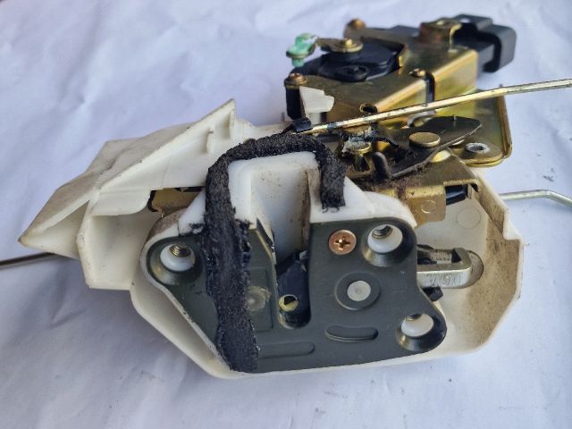 bontott SUZUKI IGNIS II Bal hátsó Ajtózár