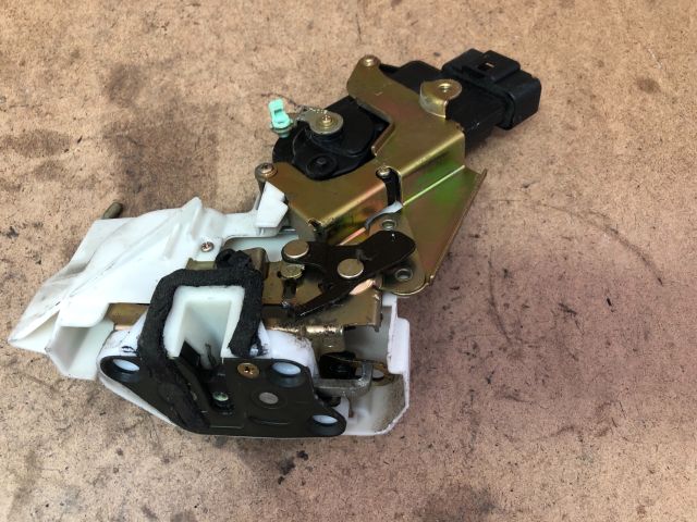 bontott SUZUKI IGNIS II Bal hátsó Ajtózár