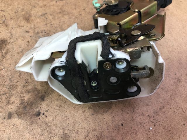 bontott SUZUKI IGNIS II Bal hátsó Ajtózár