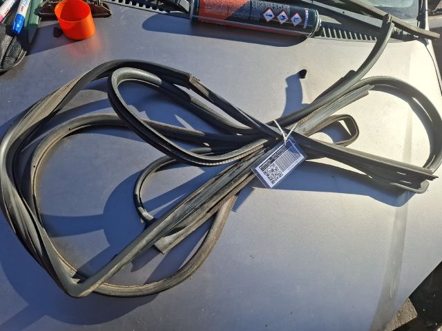 bontott SUZUKI IGNIS II Bal hátsó Gumikéder