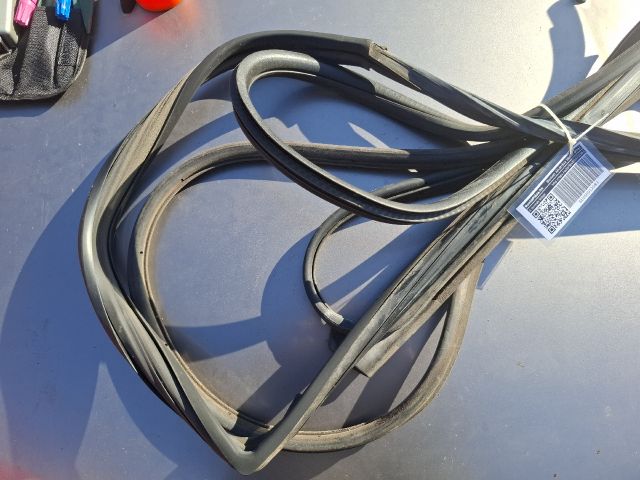 bontott SUZUKI IGNIS II Bal hátsó Gumikéder