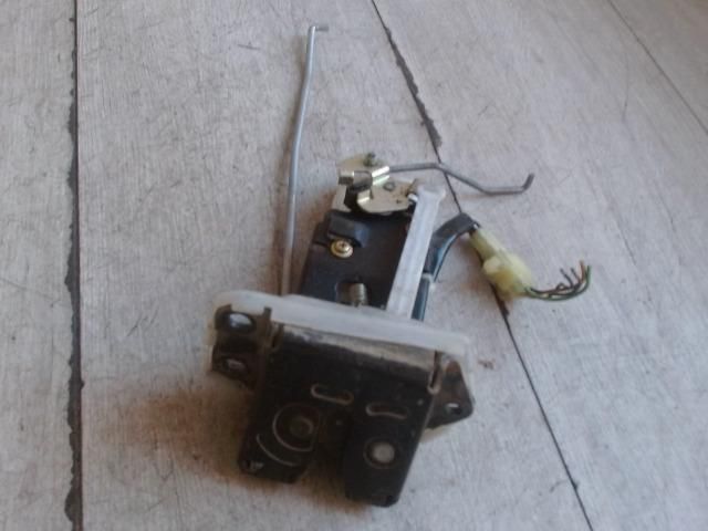 bontott SUZUKI IGNIS II Csomagtérajtó Zárszerkezet