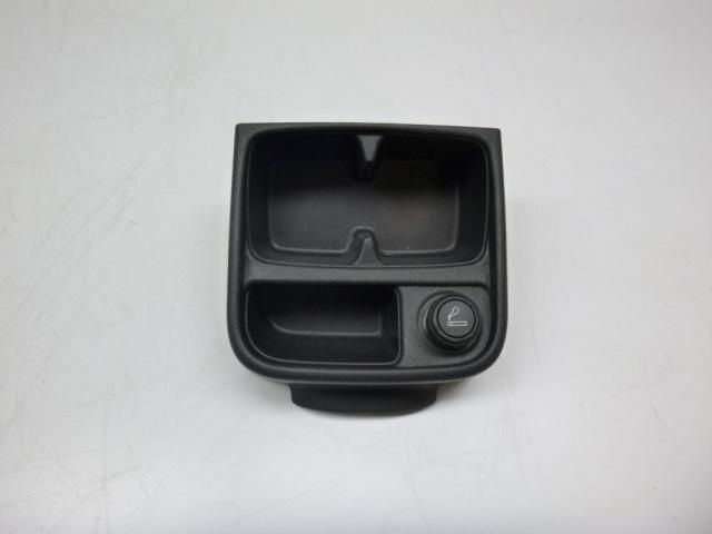 bontott SUZUKI IGNIS II Első Tároló Rekesz