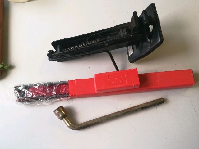 bontott SUZUKI IGNIS II Emelő