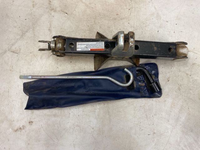 bontott SUZUKI IGNIS II Emelő