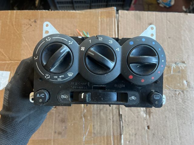 bontott SUZUKI IGNIS II Fűtéskapcsoló (manuális klímás)