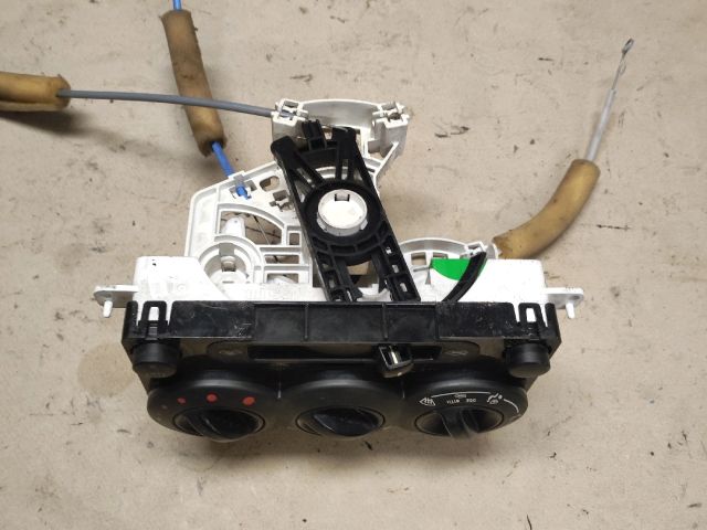 bontott SUZUKI IGNIS II Fűtéskapcsoló (Nem klímás)