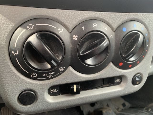 bontott SUZUKI IGNIS II Fűtéskapcsoló (Nem klímás)