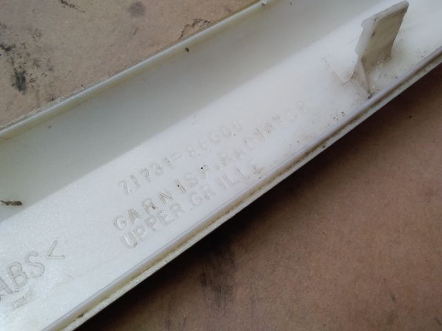 bontott SUZUKI IGNIS II Hűtőrács