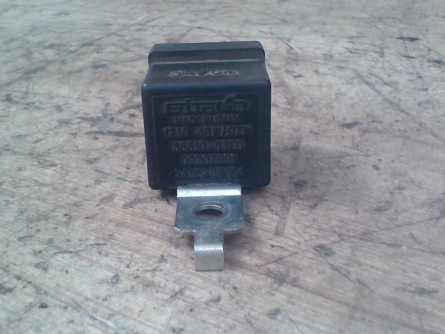 bontott SUZUKI IGNIS II Irányjelző Relé