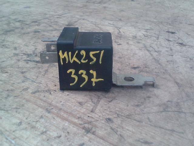 bontott SUZUKI IGNIS II Irányjelző Relé