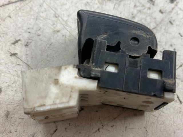 bontott SUZUKI IGNIS II Jobb első Ablakemelő Kapcsoló