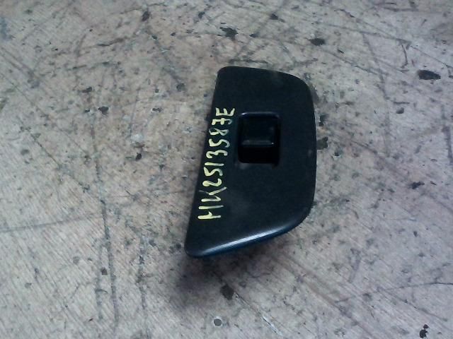 bontott SUZUKI IGNIS II Jobb első Ablakemelő Kapcsoló