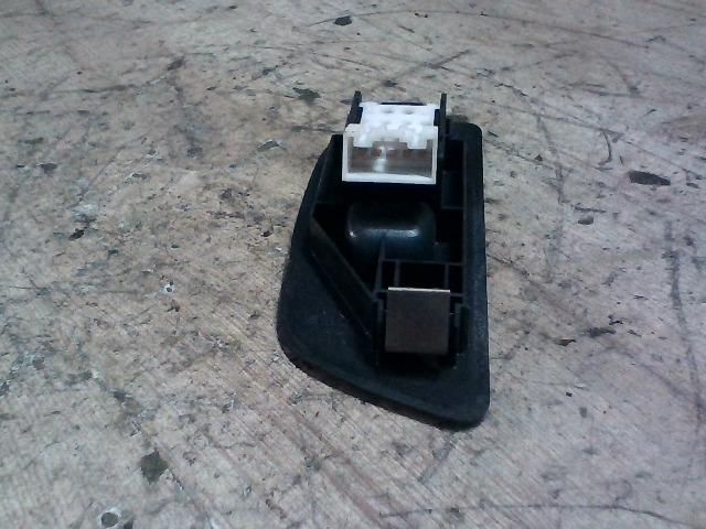 bontott SUZUKI IGNIS II Jobb első Ablakemelő Kapcsoló