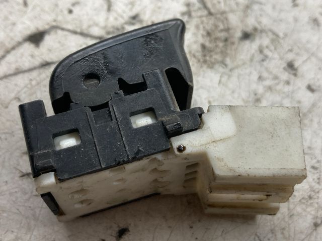 bontott SUZUKI IGNIS II Jobb első Ablakemelő Kapcsoló