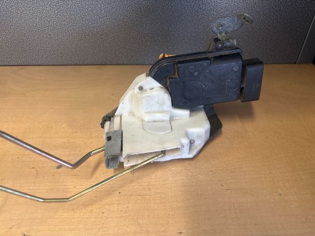 bontott SUZUKI IGNIS II Jobb első Ajtózár