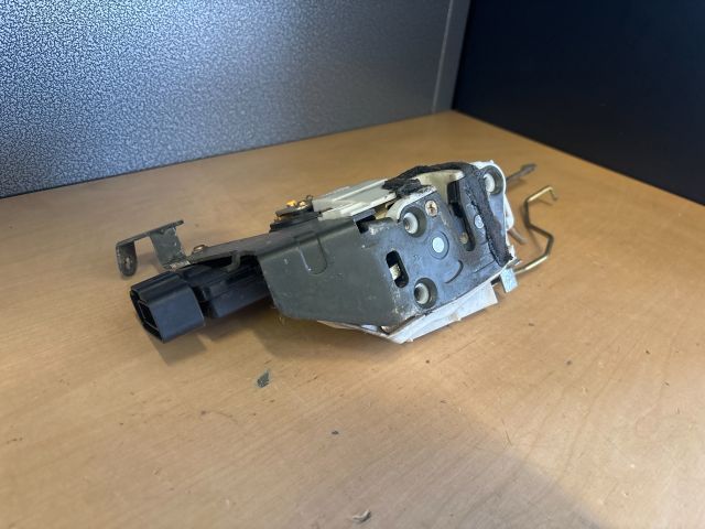 bontott SUZUKI IGNIS II Jobb első Ajtózár