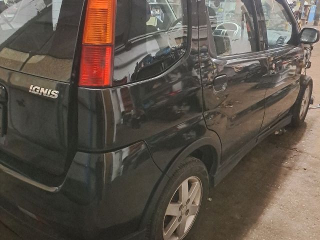 bontott SUZUKI IGNIS II Jobb első Dobbetét (Kerékjárati, Műanyag)