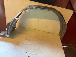 bontott SUZUKI IGNIS II Jobb első Dobbetét (Kerékjárati, Műanyag)