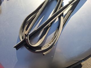 bontott SUZUKI IGNIS II Jobb első Gumikéder