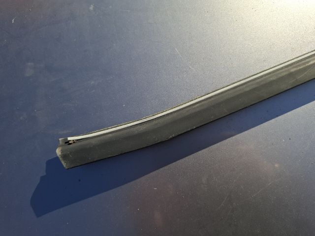 bontott SUZUKI IGNIS II Jobb hátsó Ablak Díszléc