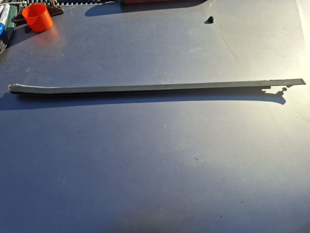 bontott SUZUKI IGNIS II Jobb hátsó Ablak Díszléc