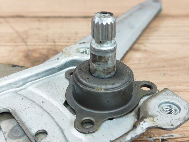 bontott SUZUKI IGNIS II Jobb hátsó Ablakemelő Szerkezet (Mechanikus)