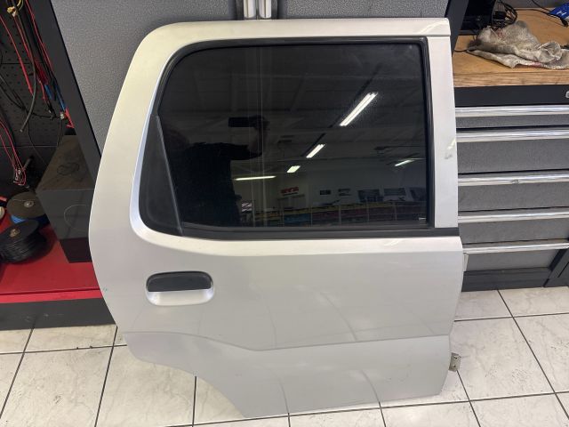 bontott SUZUKI IGNIS II Jobb hátsó Ajtó (Részeivel)