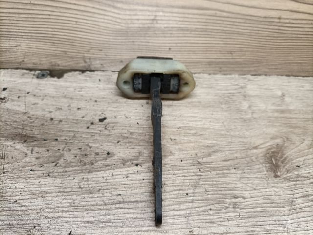 bontott SUZUKI IGNIS II Jobb hátsó Ajtóhatároló