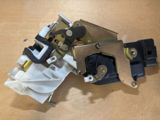 bontott SUZUKI IGNIS II Jobb hátsó Ajtózár