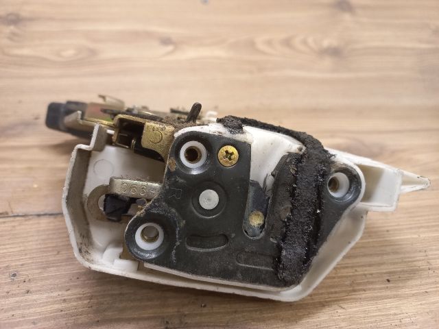 bontott SUZUKI IGNIS II Jobb hátsó Ajtózár