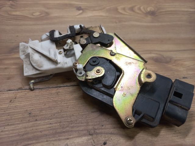 bontott SUZUKI IGNIS II Jobb hátsó Ajtózár