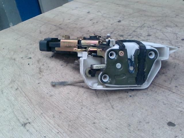 bontott SUZUKI IGNIS II Jobb hátsó Ajtózár