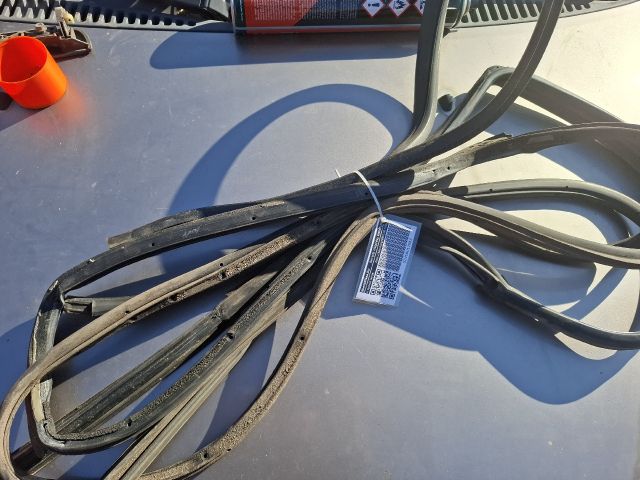 bontott SUZUKI IGNIS II Jobb hátsó Gumikéder