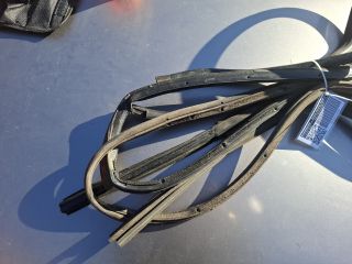 bontott SUZUKI IGNIS II Jobb hátsó Gumikéder