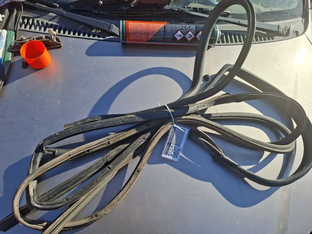 bontott SUZUKI IGNIS II Jobb hátsó Gumikéder