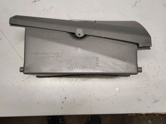 bontott SUZUKI IGNIS II Kesztyűtartó