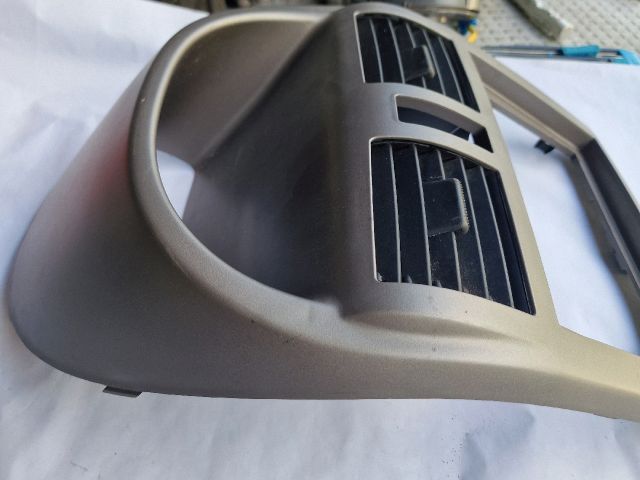 bontott SUZUKI IGNIS II Középkonzol Keret