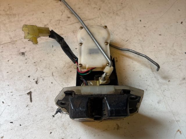 bontott SUZUKI IGNIS II Központizár Motor Csomagtérajtó