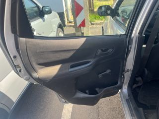 bontott SUZUKI IGNIS II Motorháztető Nyitó Kar / Gomb