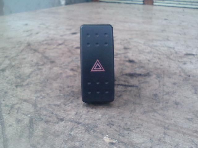 bontott SUZUKI IGNIS II Vészvillogó Kapcsoló