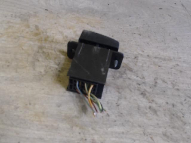 bontott SUZUKI IGNIS II Vészvillogó Kapcsoló