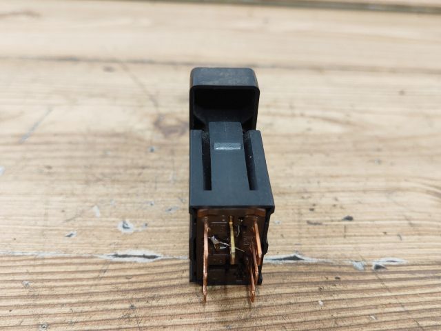 bontott SUZUKI IGNIS II Vészvillogó Kapcsoló