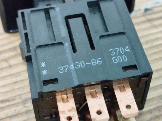 bontott SUZUKI IGNIS II Vészvillogó Kapcsoló