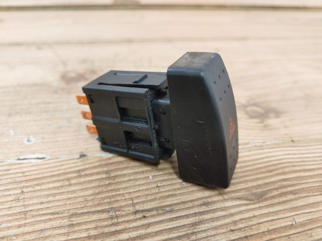 bontott SUZUKI IGNIS II Vészvillogó Kapcsoló