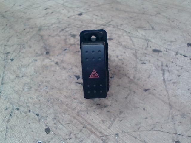 bontott SUZUKI IGNIS II Vészvillogó Kapcsoló