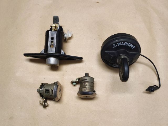 bontott SUZUKI IGNIS II Zárbetét Szett